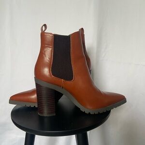 Charles by Charles Davis size 7 pointed heeled booties